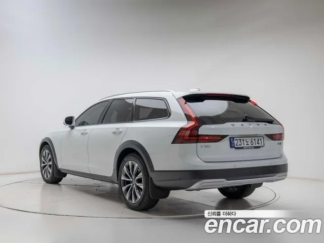 Volvo V90 2023 — фото 4