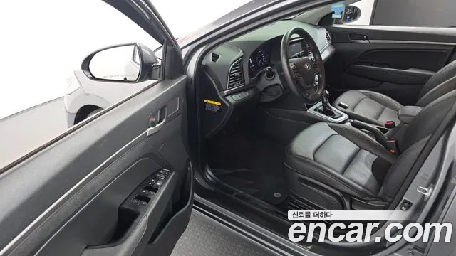 Hyundai AVANTE 2016 — фото 11