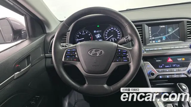 Hyundai AVANTE 2016 — фото 14