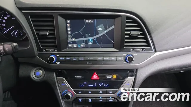 Hyundai AVANTE 2016 — фото 15