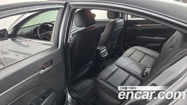 Hyundai AVANTE 2016 — фото 18