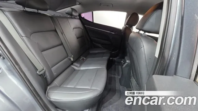 Hyundai AVANTE 2016 — фото 19