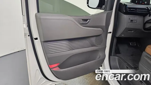 Hyundai Staria 2024 — фото 14
