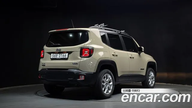 Jeep Renegade 2016 — фото 2