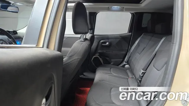 Jeep Renegade 2016 — фото 12