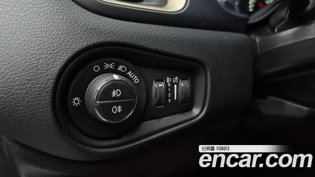 Jeep Renegade 2016 — фото 18