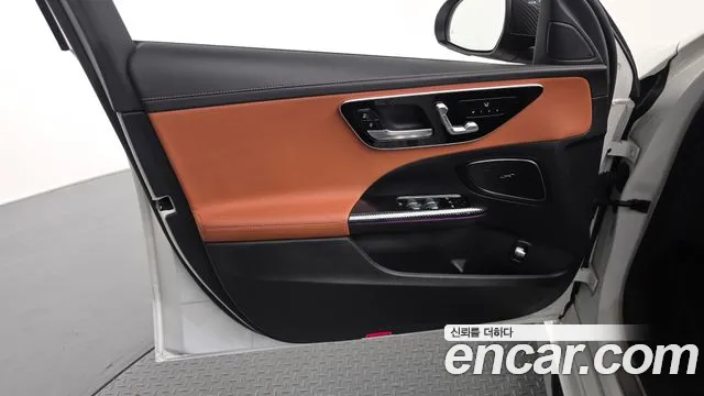 Mercedes-Benz C-Class 2023 — фото 14