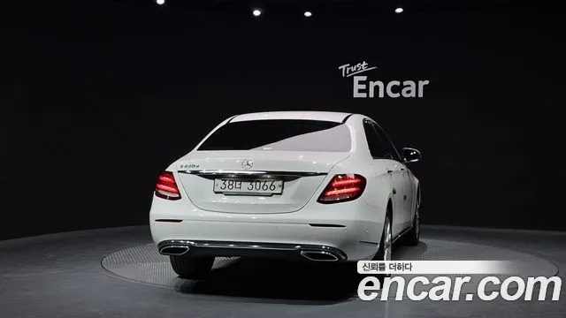 Mercedes-Benz E-Class 2019 — фото 4