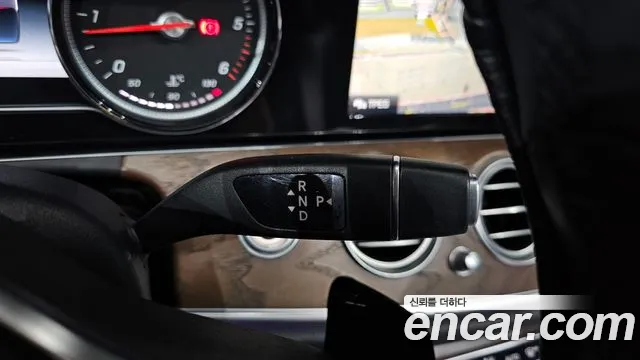 Mercedes-Benz E-Class 2019 — фото 12