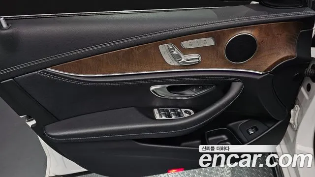 Mercedes-Benz E-Class 2019 — фото 14