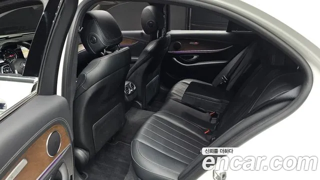 Mercedes-Benz E-Class 2019 — фото 16