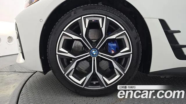 BMW i4 2024 — фото 5