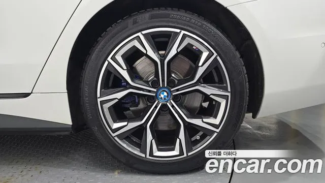 BMW i4 2024 — фото 7