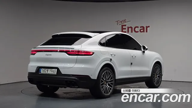 Porsche Cayenne 2021 — фото 1