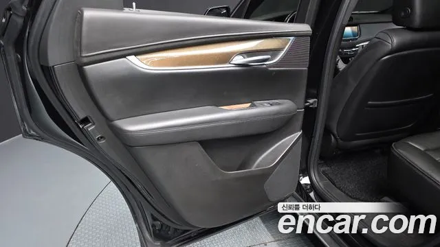 Cadillac XT5 2019 — фото 14