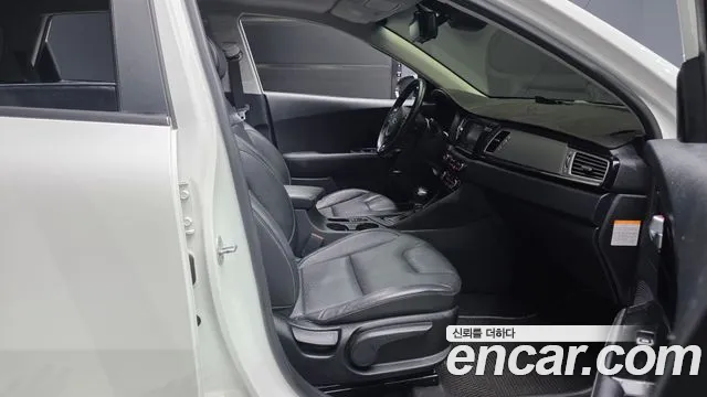 Kia Niro 2017 — фото 11