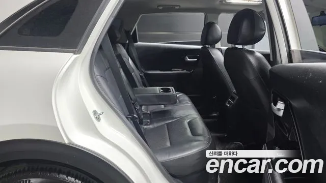 Kia Niro 2017 — фото 12