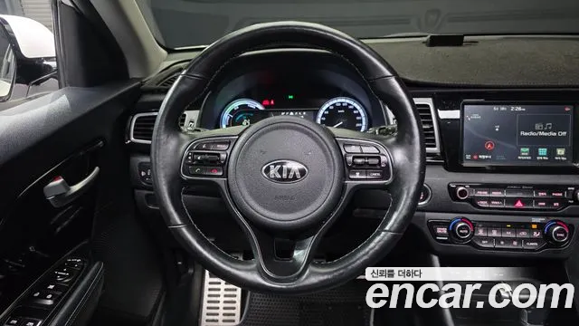 Kia Niro 2017 — фото 13