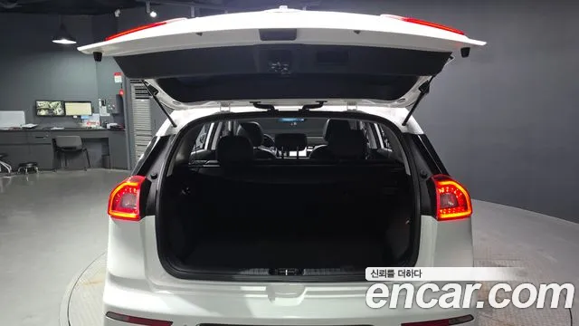 Kia Niro 2017 — фото 20
