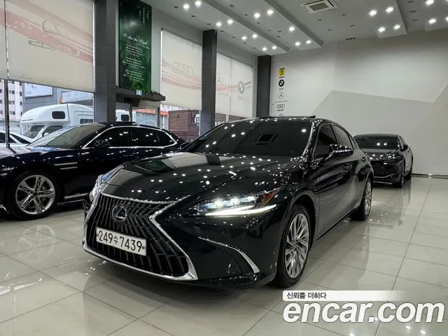 Lexus ES 2025 — фото 1