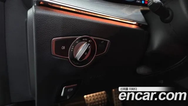 Mercedes-Benz E-Class 2022 — фото 14