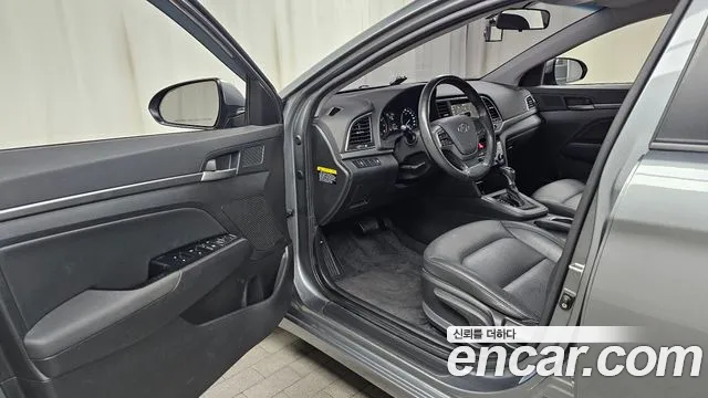 Hyundai AVANTE 2017 — фото 10