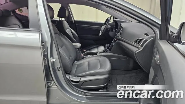 Hyundai AVANTE 2017 — фото 11