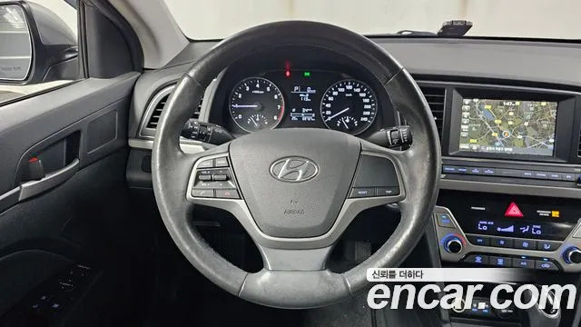 Hyundai AVANTE 2017 — фото 13