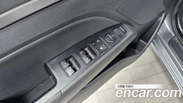 Hyundai AVANTE 2017 — фото 14