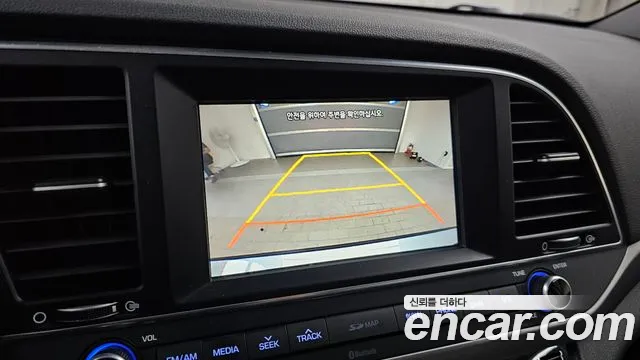 Hyundai AVANTE 2017 — фото 17