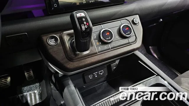 Land Rover Defender 2020 — фото 9