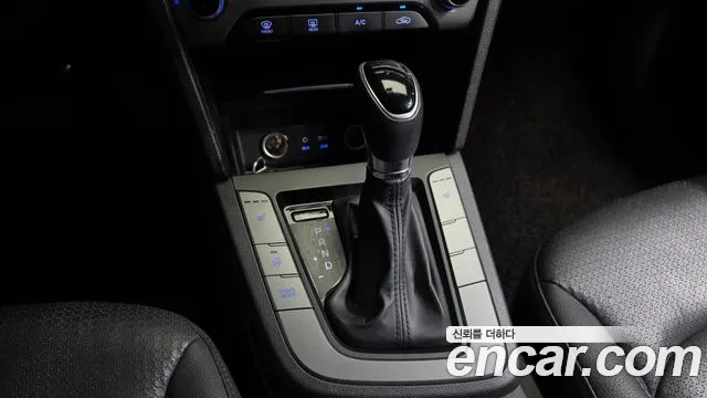 Hyundai AVANTE 2016 — фото 12