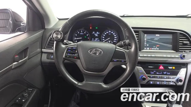 Hyundai AVANTE 2016 — фото 18
