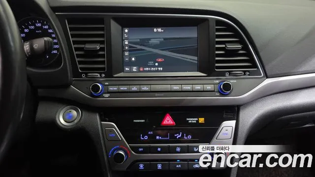 Hyundai AVANTE 2016 — фото 19