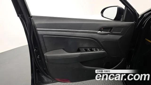 Hyundai AVANTE 2016 — фото 14
