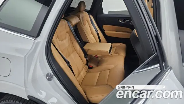 Volvo XC60 2024 — фото 17