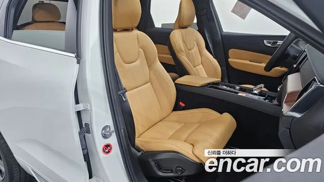 Volvo XC60 2024 — фото 18