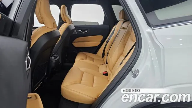 Volvo XC60 2024 — фото 16