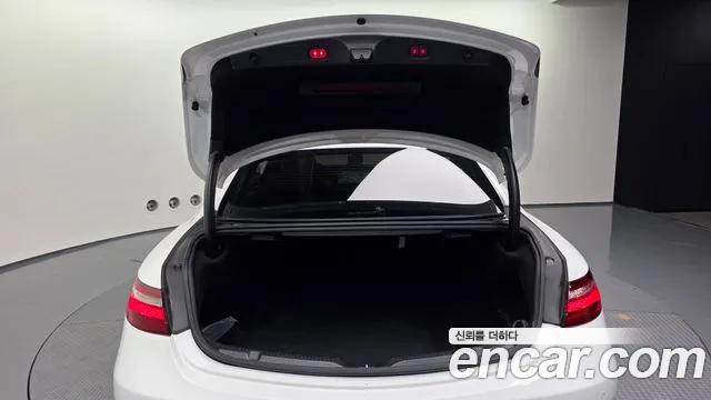 Mercedes-Benz E-Class 2019 — фото 20