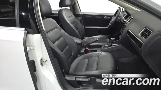 Volkswagen Jetta 2015 — фото 12