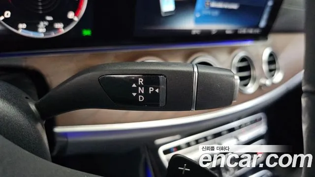 Mercedes-Benz E-Class 2019 — фото 12