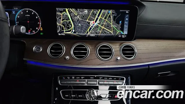 Mercedes-Benz E-Class 2019 — фото 19