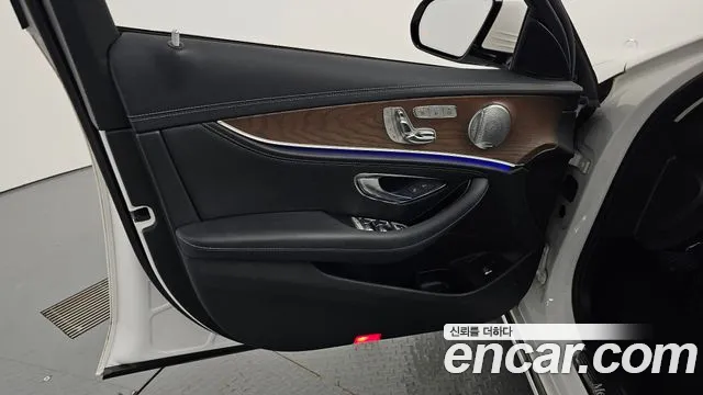 Mercedes-Benz E-Class 2019 — фото 14