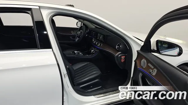 Mercedes-Benz E-Class 2019 — фото 16