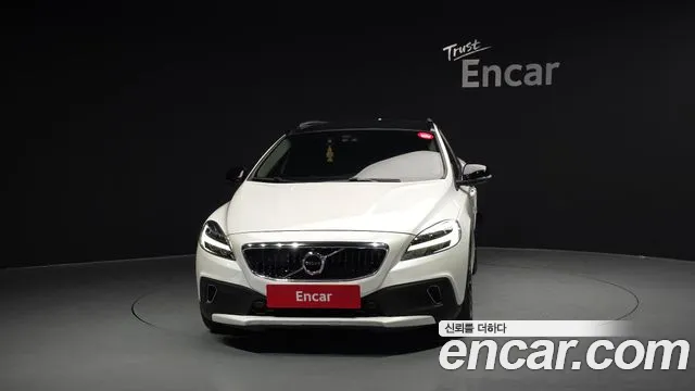 Volvo V40 2019 — фото 3