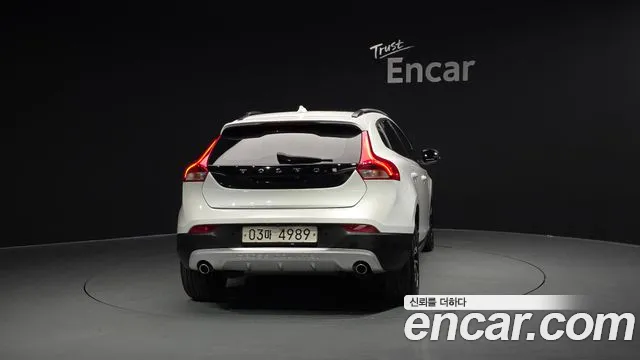 Volvo V40 2019 — фото 4