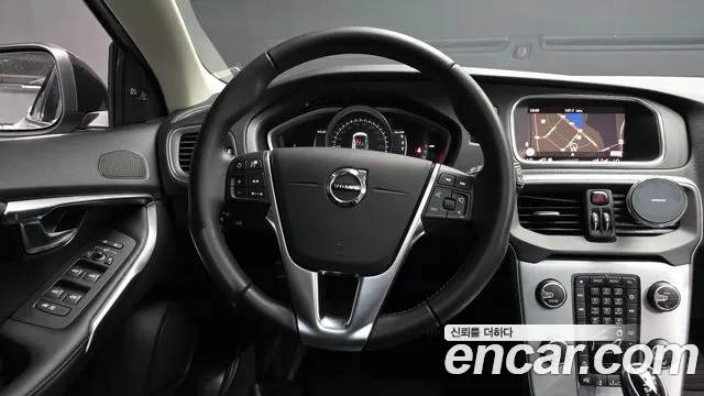 Volvo V40 2019 — фото 19