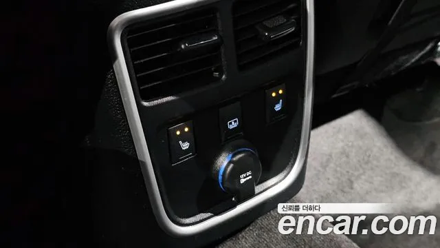 Chrysler 300C 2014 — фото 19