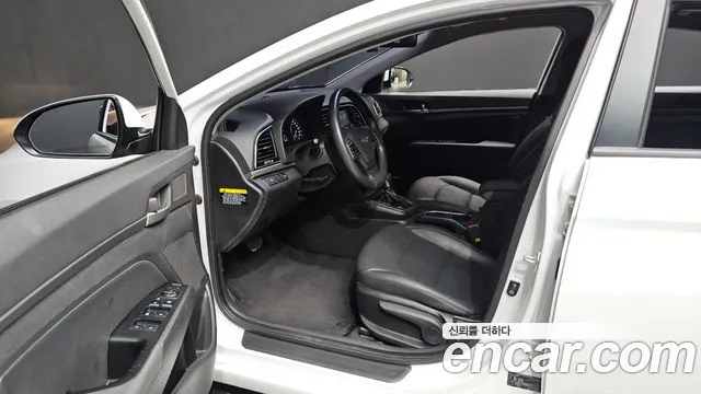 Hyundai AVANTE 2017 — фото 13