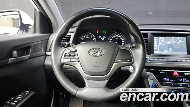 Hyundai AVANTE 2017 — фото 17